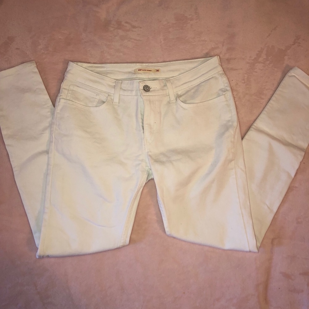 White Levi’s Skinny Jeans